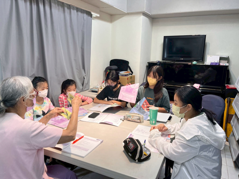 恩典滿滿兒少關懷陪伴查經班