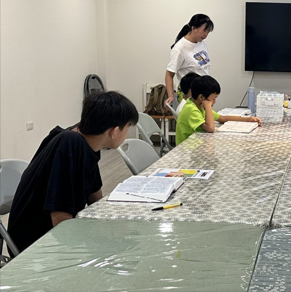 草屯榮耀兒少關懷陪伴查經班